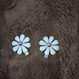 White Daisy Flower Hair Clips